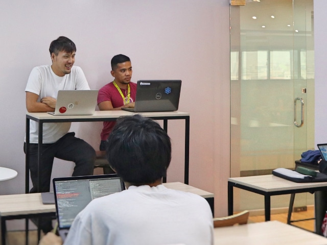 日本語と英語両方で学べるバディ講師制